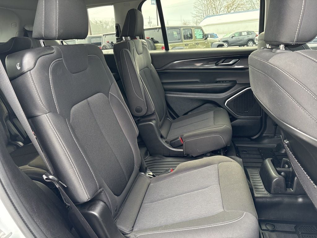 2022 Jeep Grand Cherokee L Laredo 4x4