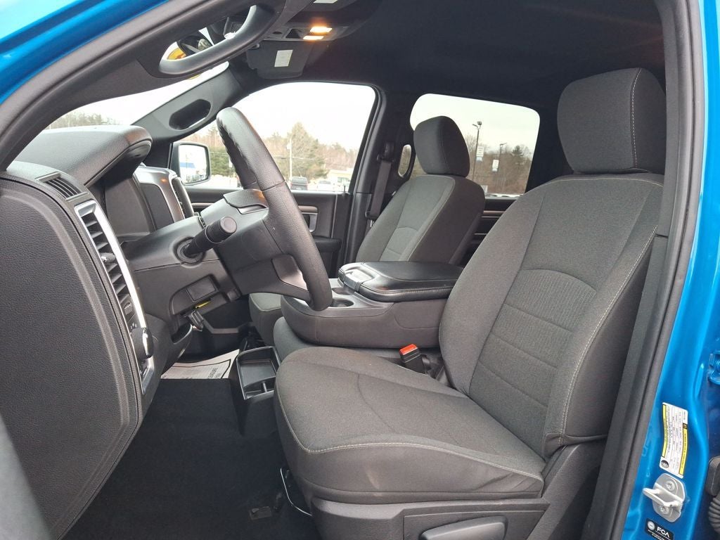 2024 RAM 1500 Classic Warlock Crew Cab 4x4 5'7' Box