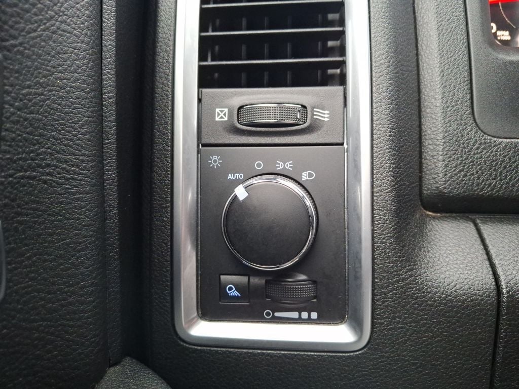 2024 RAM 1500 Classic Warlock Crew Cab 4x4 5'7' Box