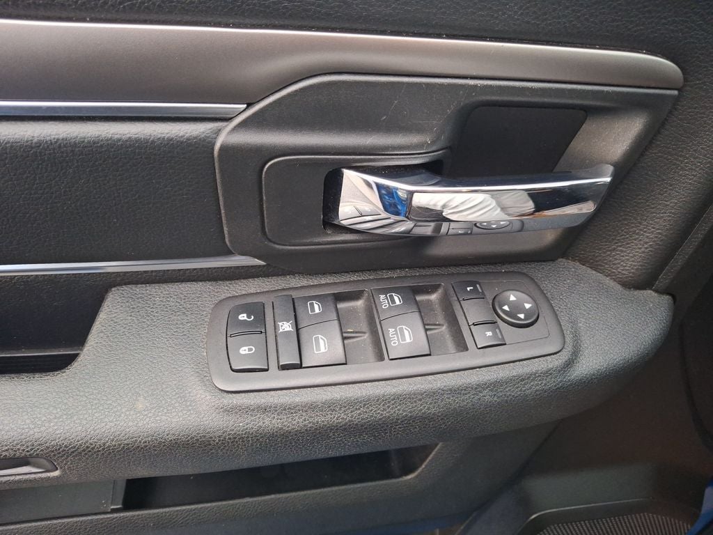 2024 RAM 1500 Classic Warlock Crew Cab 4x4 5'7' Box