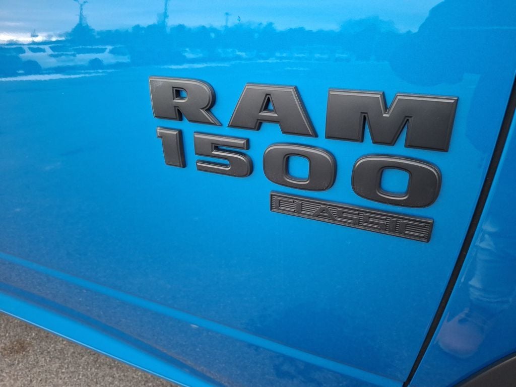 2024 RAM 1500 Classic Warlock Crew Cab 4x4 5'7' Box