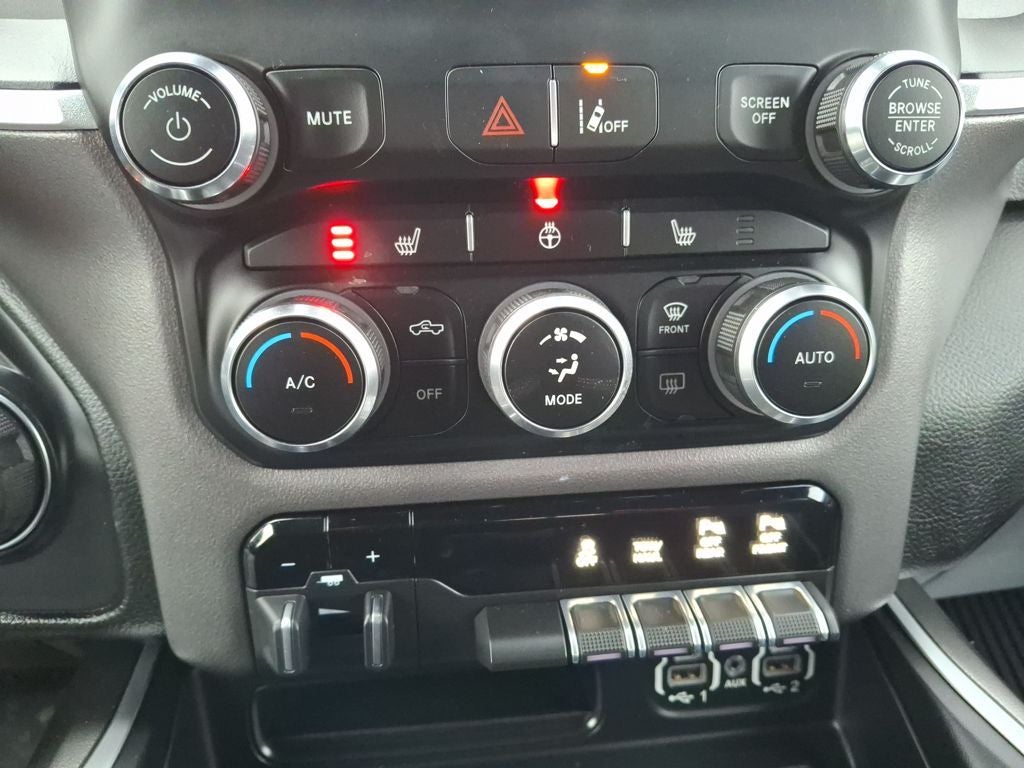 2022 RAM 1500 Big Horn Quad Cab 4x4 6'4' Box