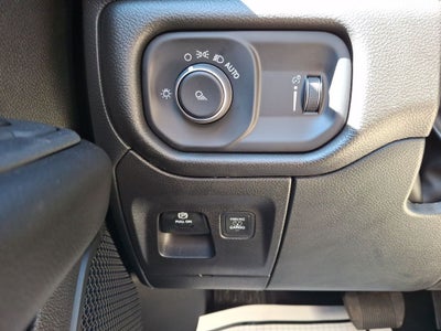 2026 RAM Ram 1500 RAM 1500 TRADESMAN CREW CAB 4X4 5'7' BOX