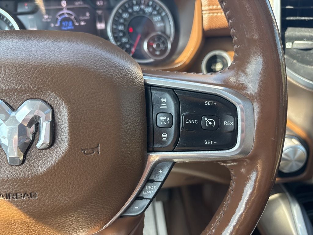 2020 RAM 1500 Laramie Crew Cab 4x4 5'7' Box