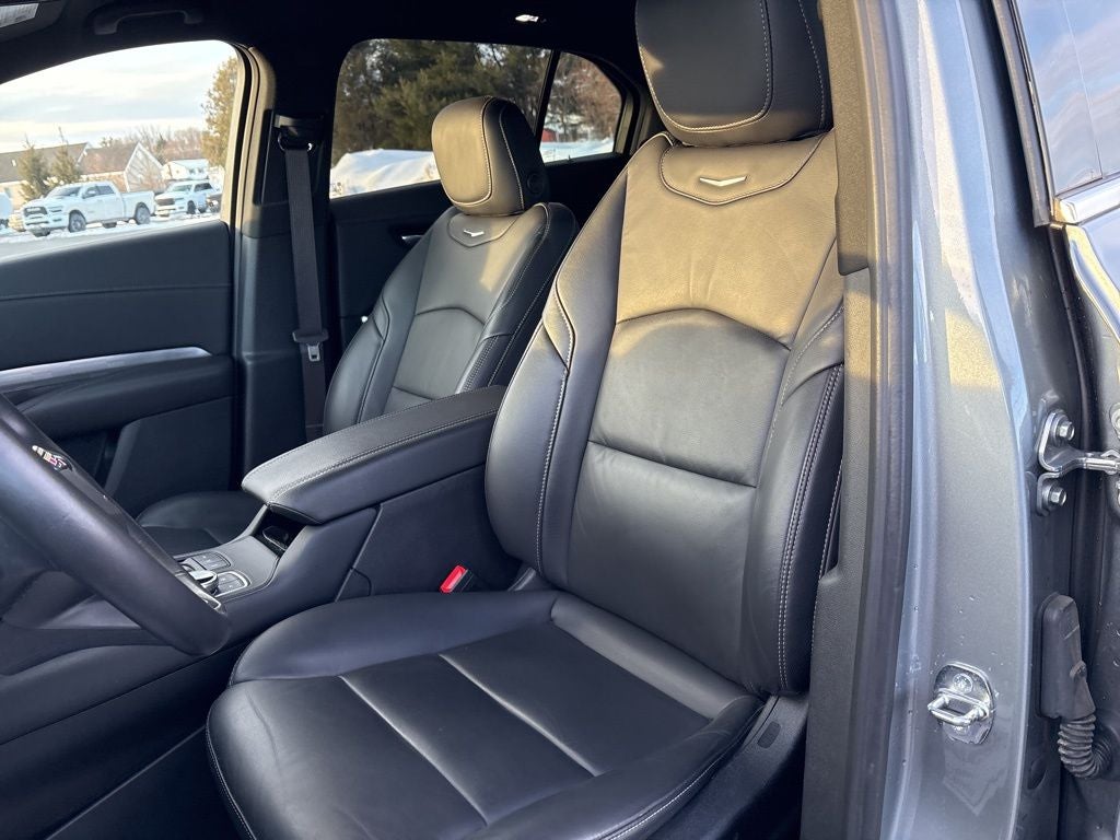 2024 Cadillac XT4 AWD Premium Luxury