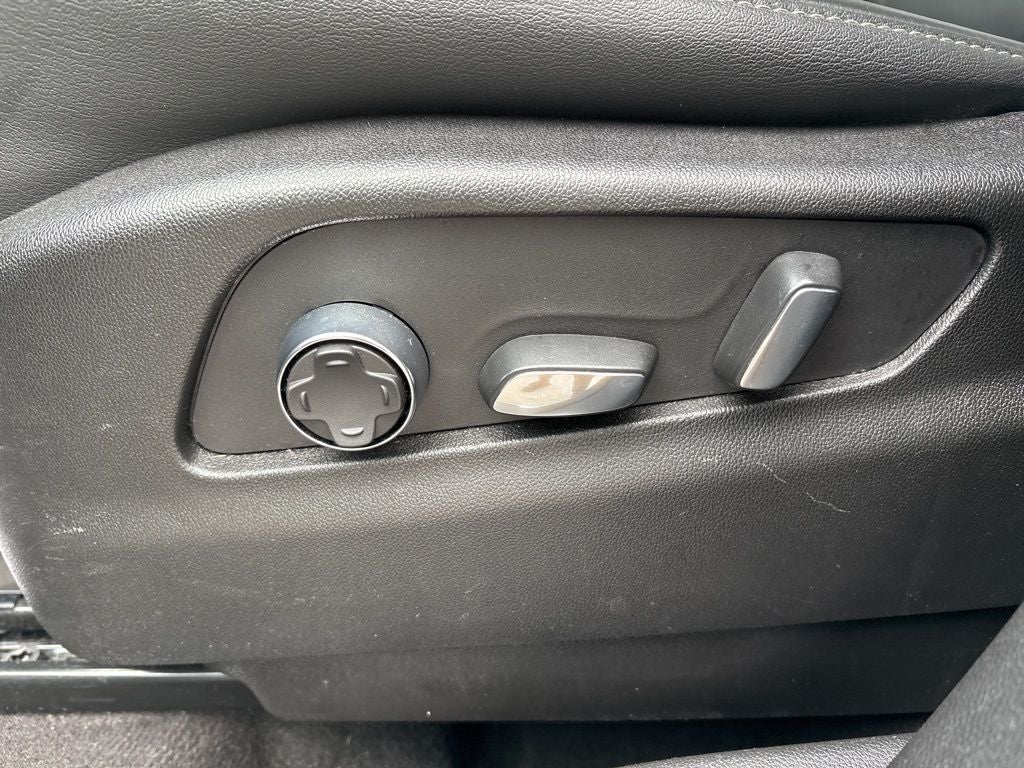 2024 Cadillac XT4 AWD Premium Luxury