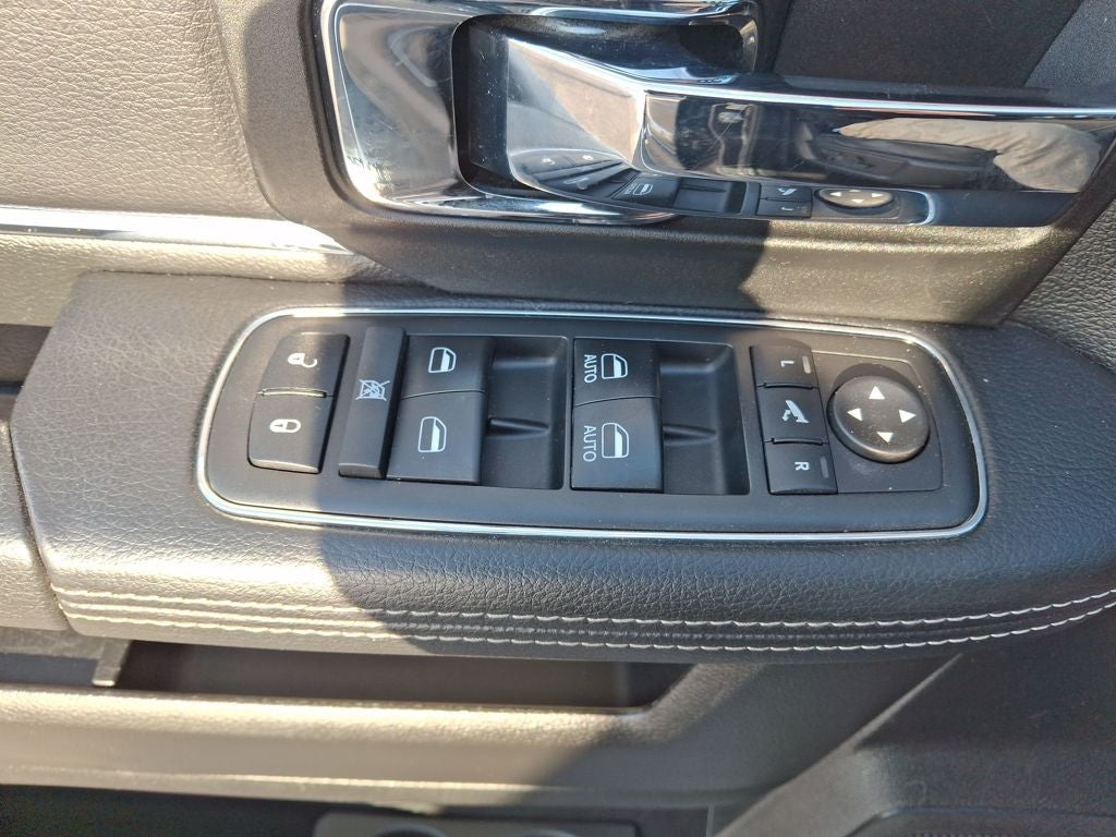 2018 RAM 2500 Laramie Crew Cab 4x4 6'4' Box