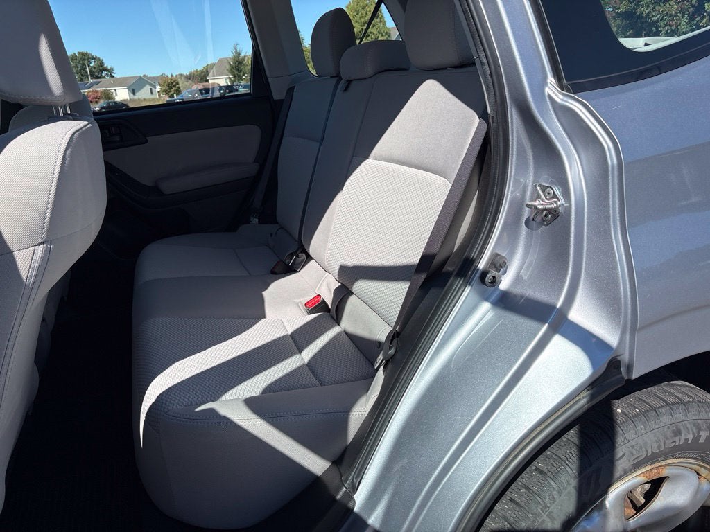 2016 Subaru Forester 2.5i ONE OWNER / 6 SPEED!