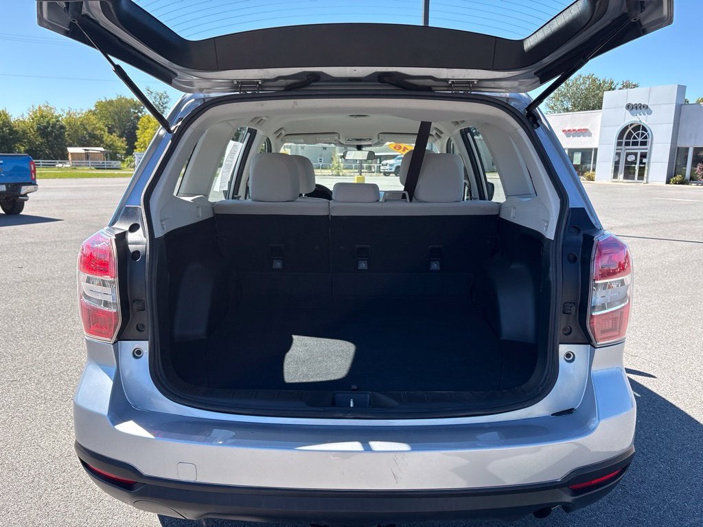 2016 Subaru Forester 2.5i ONE OWNER / 6 SPEED!