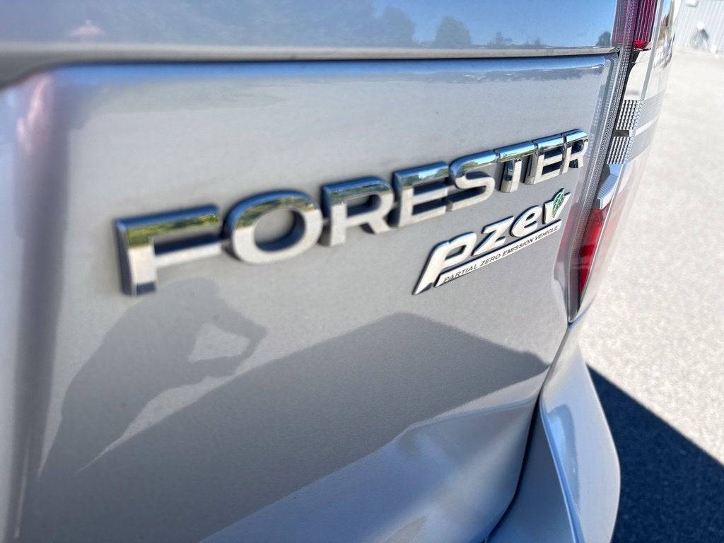 2016 Subaru Forester 2.5i ONE OWNER / 6 SPEED!